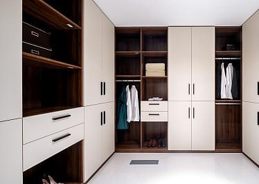 市民质疑板材厚度“缩水” 家装公司：样板仅供选择颜色材质